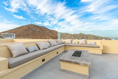 Image de This brand-new 2-bedroom, 2-bath condo offers modern comfort with a stylish open layout and fully equipped kitchen. Enjoy a private rooftop terrace with outdoor kitchen and panoramic views—perfect for relaxing and taking in the beauty of Vista Mare.