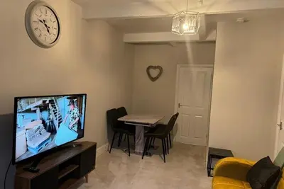 Image de Moderne-Cottage-Salle de bain privée séparée-Vue sur Rue