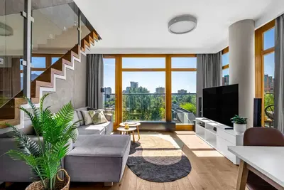 86m2 Two-Level Suite - Parking, City View, Metro by Rentujemy