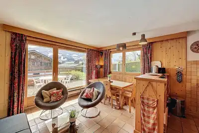Image de Appartement Mont Blanc : 2 chambres, terrasse, parking et équipements modernes
