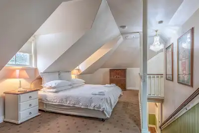 Image de Our Loft sits above our Guest House main residence with balcony view