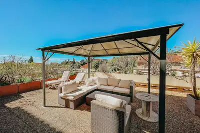 Image de 3-zimmer mit Riesiger Terrasse im Zentrum von La Croix-valmer. Kinderfreundlich!