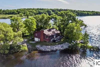 Image de Sportsman’s Dream on Round Lake! Lookout cabin-Minnesota Northwoods-Sleeps 8\n\n
