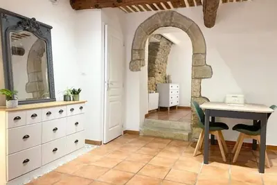 Image de Studio 40m2 au cœur du village typiquement Provençal CLIMATISÉ