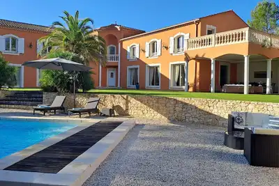 Image de Villa Palmier avec piscine chauffée privée proche d'Uzes et Anduze