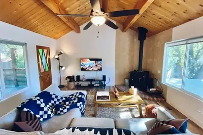 Image de Moonridge A-Frame – Family Cabin w/ Hot Tub & Cozy Vibes