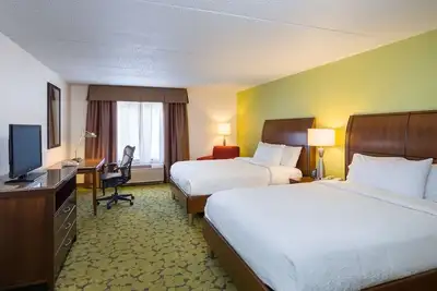 Image de Newly Renovated Hotel near Rutgers| Fitness Center & Pool | 4 Units