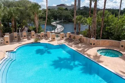 Image de Stylish Waterfront Escape near Beaches | Outdoor Pool & Spa | 2 Units