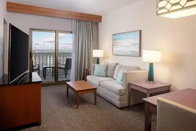 Image de 3 Upscale Family Units near Beach | Elegant Rooms, Pool, Parking