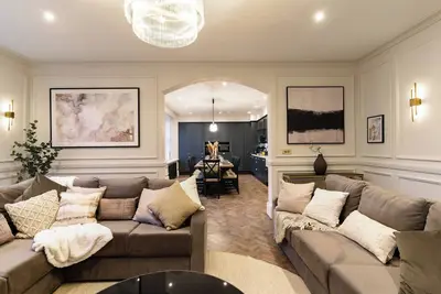 Image de Calming Crescent - Luxury 4 Bed Apt Wi-Fi/Parking