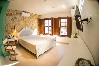 Image de Casa Nara, a 100 Metros do mar no Centro HistĂłrico de Garopaba!