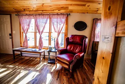 Image de Knotty Pine Bunkhouse