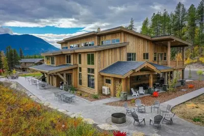 Image de New luxe townhouse mins to Gnp! Spa! Game room!