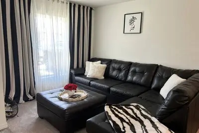 Image de Stylish 3br/2ba w/Heated Jacuzzi & Peaceful Vibes