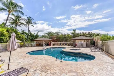 Image de 3 minute walk to the beach! ! Newly renovated 1 bedroom 2 bath condo