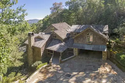Image de Welcome to your ​luxurious home away ​from home in sought ​after Cashiers, Nc