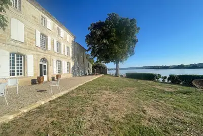Image de Maison de Charme dans le bordelais bord de rivière, piscine et proche St-Emilion