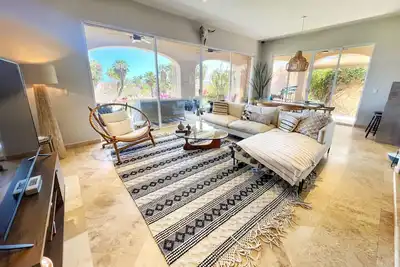 Image de Spacious & luxurious corner condo overlooks golf-course & ocean, 2400 sq ft