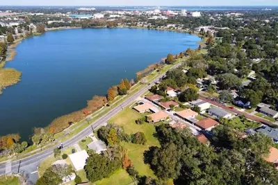 Image de Lakefront Cozy Home /Washer/Dryer-Near Parks/Shop/Museum/College/Fishing/Lakes!