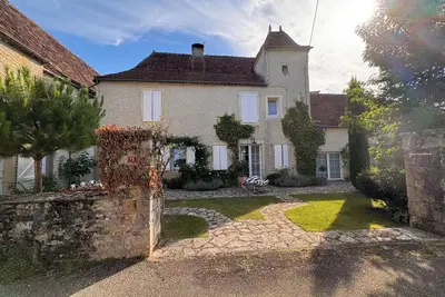 Image de « Maison Germaine ». Belle maison de famille rénovée. Havre au cœur du Lot.