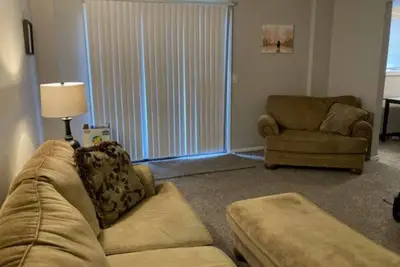 Image de 1 Bed, 1 Bath Private Condo w\/ Carport