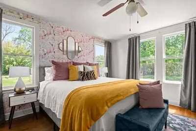 Image de Cozy Home w/ fenced yard! 2br Steps From Lsu