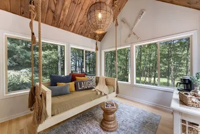 Image de Lakeside Luxe: Lake Views, Theatre, Game Room, Outdoor Pool