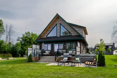 Image de Regal Retreat: Cabin 1. As seen on Hgtv's Renovation Resort Season 1