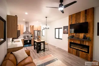 Image de New Mountain Modern Full Duplex 1\n\n