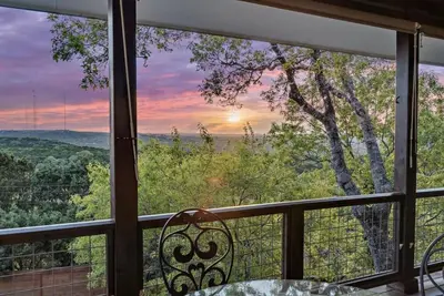 Image de New to market-Executive, custom home with a great view & heated pool 2020 008080