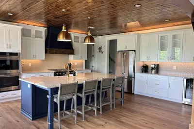 Image de The Sapphire House- Brand new wide open floor plan! 5br sleeps 20, w/ boat slip