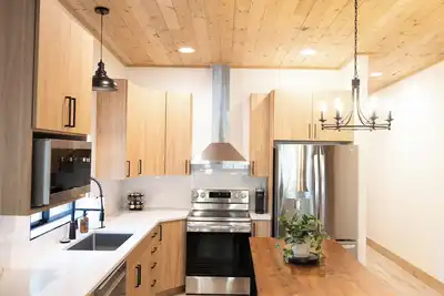 Image de New Mountain Modern Cabin - Unit 1\n\n