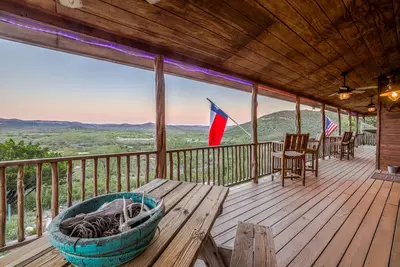 Image de Hilltop Concan Cabin w/ Garner State Park Views!