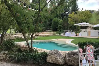 Image de French Farmhouse between Lake & Mountain