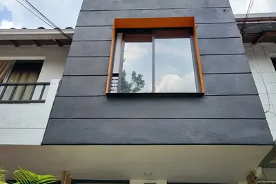 Image de 3 level house & Rooftop Terrace! Central location in Medellin in gated community
