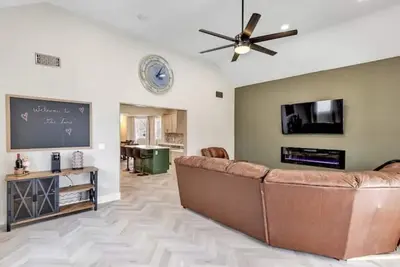 Image de Stylish 3 Bedroom 3 Full Bathrooms Near Lake Erie