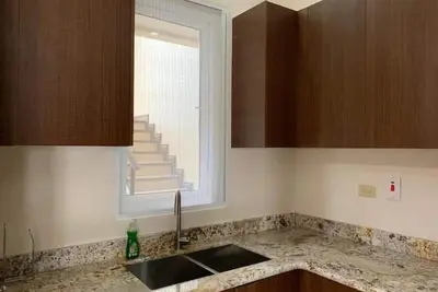 Image de Modern Penthouse at Norbrook Suites\n\n