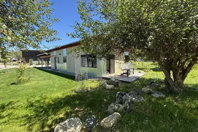 Image de Sunflower Resort Susan Cabin is in the ultra-quiet Winthrop South community, with a 10 minute walk to downtown & on the pedestrian trail.