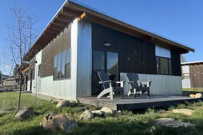Image de Sunflower Resort ConeflowerCabin is in the ultra-quiet Winthrop South community, with a 5 minute walk to downtown on the pedestrian trail.