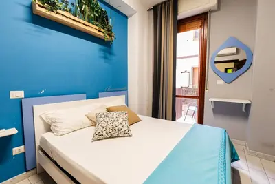 Image de Blue Room - Holy Cross