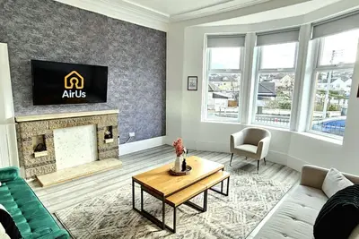 Image de Spacious Haven with Free Parking