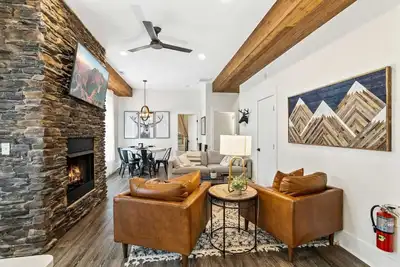 Image de Mountain Townhome in Downtown Blowing Rock with private hot tub!