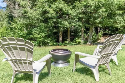 Image de Modern House with Firepit just off Mountain Rd, 5 Minutes to Ski Resort