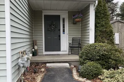 Image de 3 Floor Townhouse Minutes to Saratoga Track and Spac