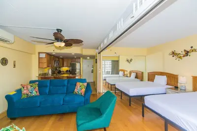 Image de Nicely Appointed One Bedroom! City Lights and Mountain Views!