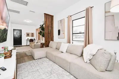 Image de Cozy HomeAway in Greater Heights. Pet-Friendly!