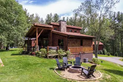 Image de Buddy's Cabin at Eagles Nest- Fish, Hot Tub, dog-friendly