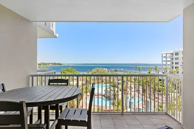 Image de Destin West Pelican 507 ~ Amazing Bay & Lazy River Views!