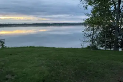 Image de Cozy couples camper with your own private 100ft lake front.