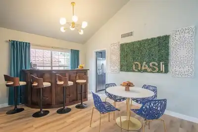 Image de Mediterranean Style Lakefront Greens Oasi with Heated Pool and Putting Green